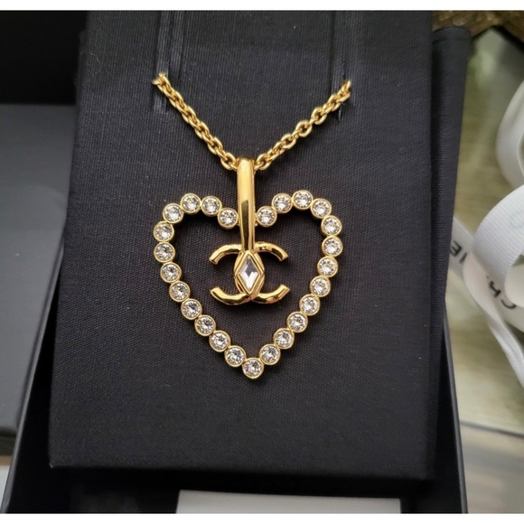 CHANEL Jewelry - CHANEL HEART NECKLACE NWT